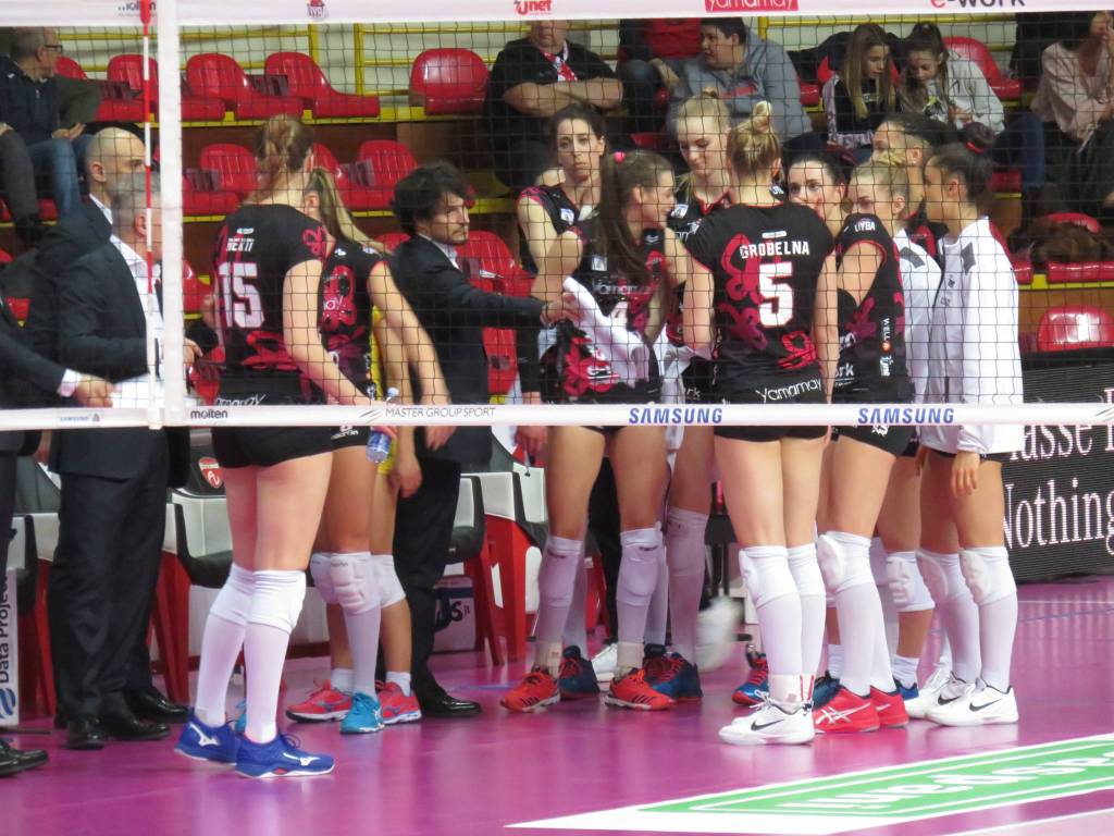 Uyba-Club Italia Crai 3-0